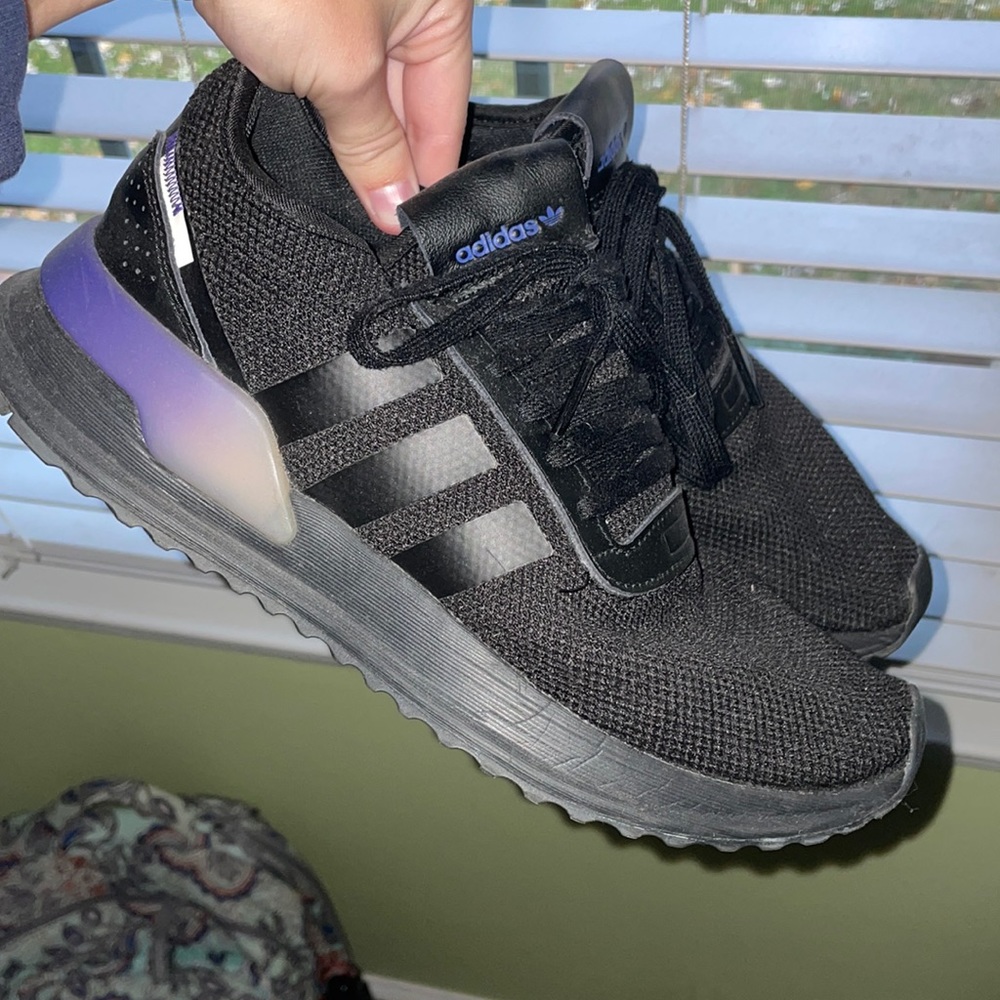 Adidas Sneakers